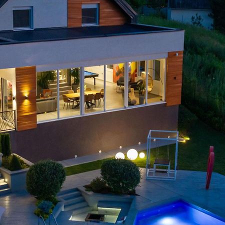 Riverside Pool Villa-เซรมสกี คาร์ลอฟซี ภายนอก รูปภาพ