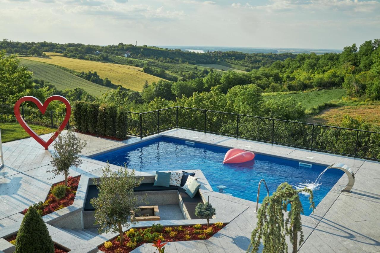 Riverside Pool Villa-เซรมสกี คาร์ลอฟซี ภายนอก รูปภาพ