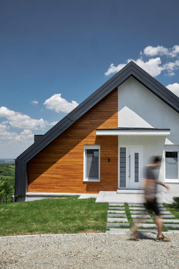 Riverside Pool Villa-เซรมสกี คาร์ลอฟซี ภายนอก รูปภาพ