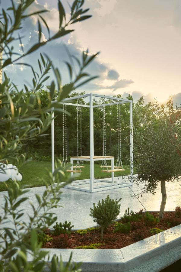 Riverside Pool Villa-เซรมสกี คาร์ลอฟซี ภายนอก รูปภาพ