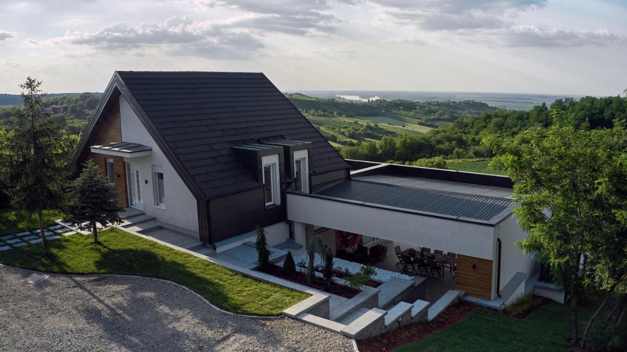 Riverside Pool Villa-เซรมสกี คาร์ลอฟซี ภายนอก รูปภาพ