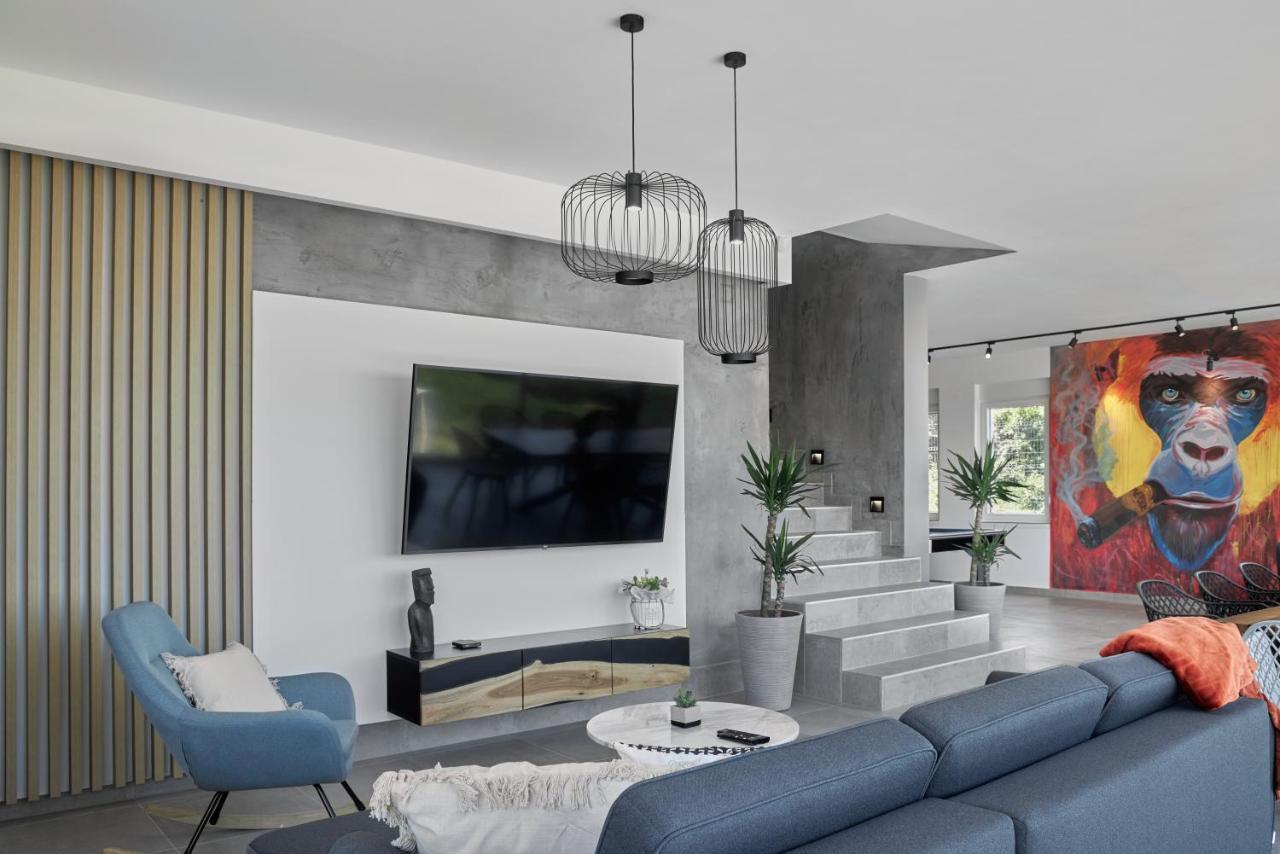 Riverside Pool Villa-เซรมสกี คาร์ลอฟซี ภายนอก รูปภาพ