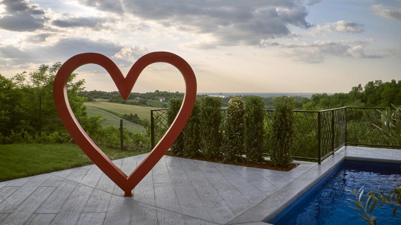 Riverside Pool Villa-เซรมสกี คาร์ลอฟซี ภายนอก รูปภาพ