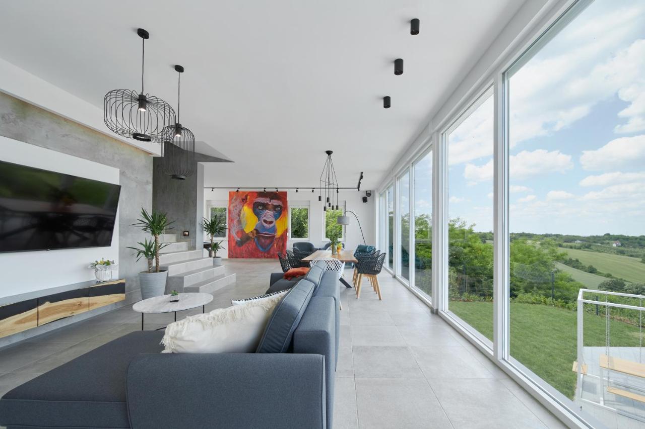Riverside Pool Villa-เซรมสกี คาร์ลอฟซี ภายนอก รูปภาพ