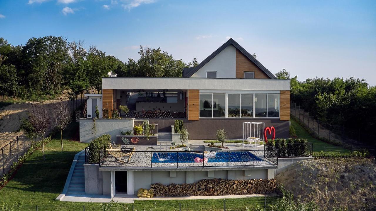 Riverside Pool Villa-เซรมสกี คาร์ลอฟซี ภายนอก รูปภาพ