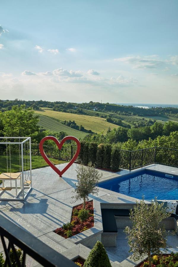 Riverside Pool Villa-เซรมสกี คาร์ลอฟซี ภายนอก รูปภาพ