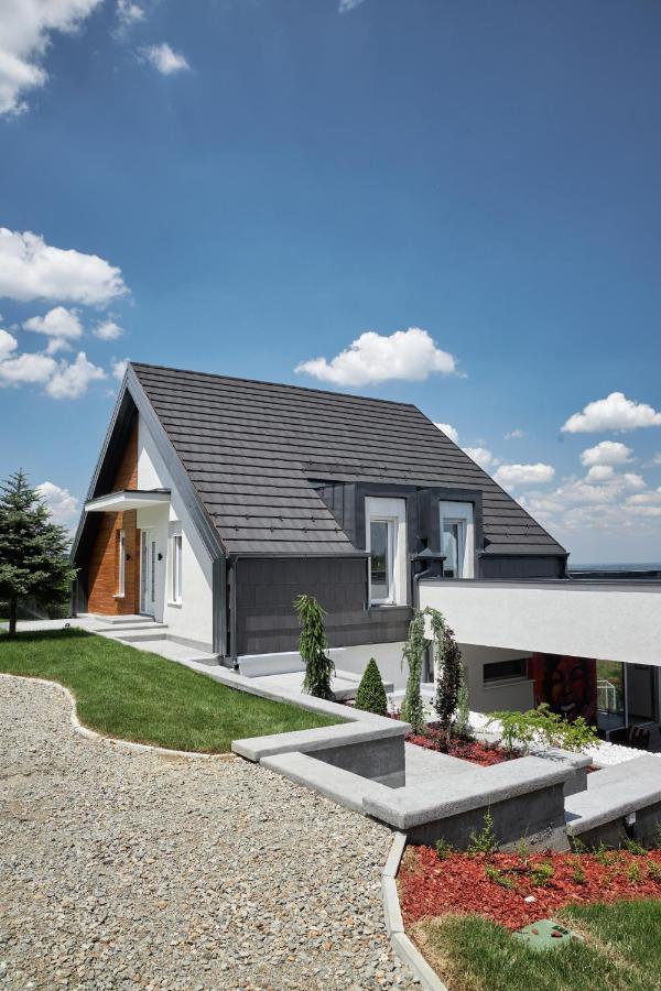 Riverside Pool Villa-เซรมสกี คาร์ลอฟซี ภายนอก รูปภาพ