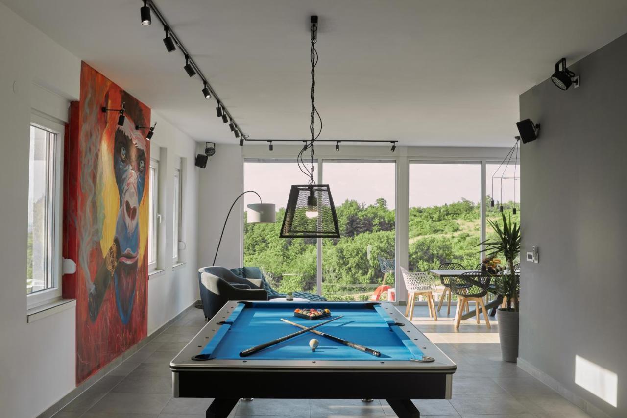 Riverside Pool Villa-เซรมสกี คาร์ลอฟซี ภายนอก รูปภาพ