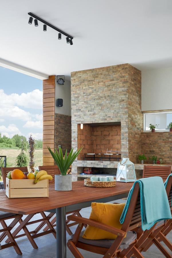 Riverside Pool Villa-เซรมสกี คาร์ลอฟซี ภายนอก รูปภาพ