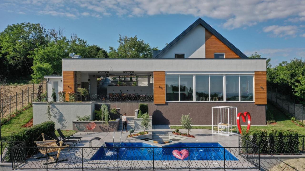 Riverside Pool Villa-เซรมสกี คาร์ลอฟซี ภายนอก รูปภาพ