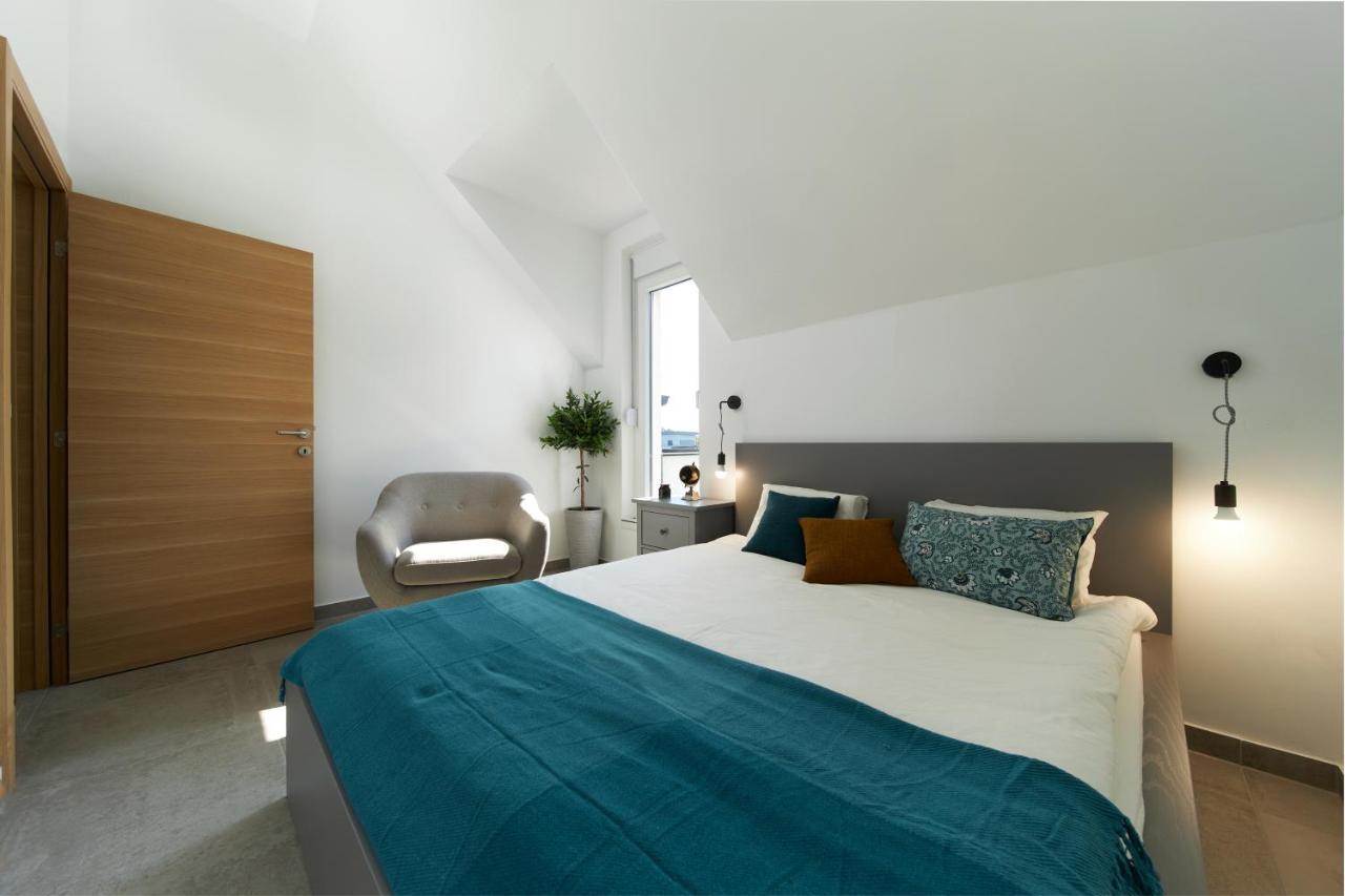 Riverside Pool Villa-เซรมสกี คาร์ลอฟซี ภายนอก รูปภาพ